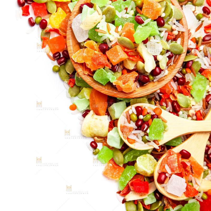 白底上的八宝粥食材