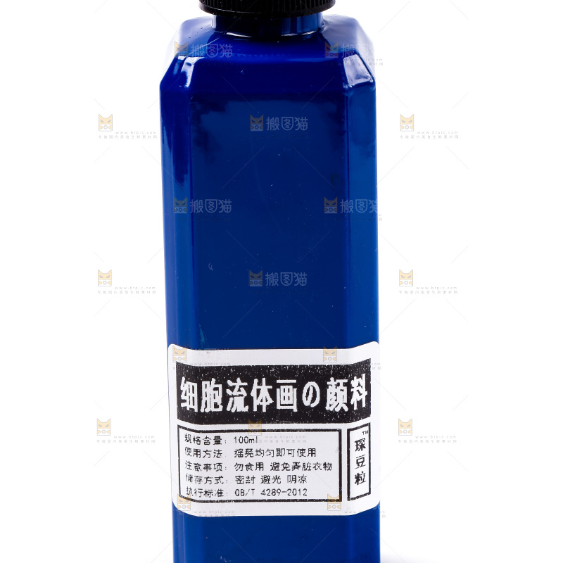 深蓝色细胞流体画颜料放在白底上
