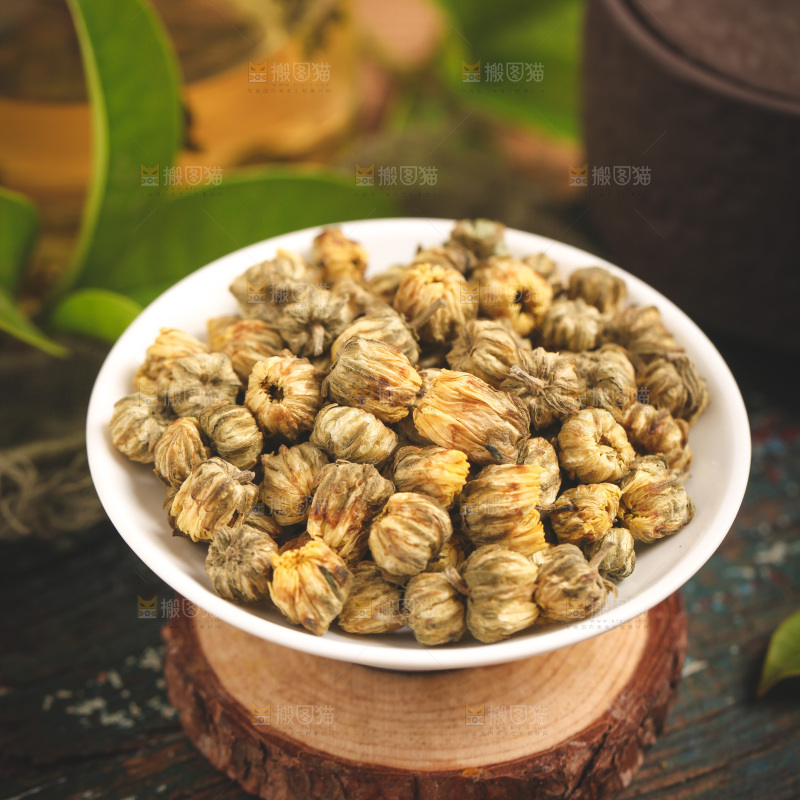 木底上勺子里的胎菊