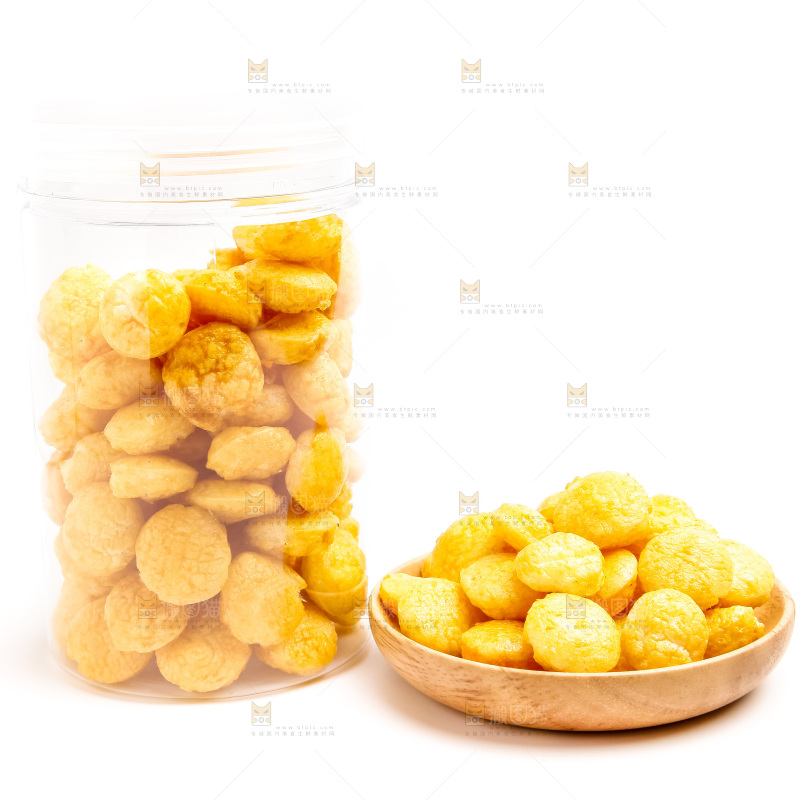 白底上放着芝士球