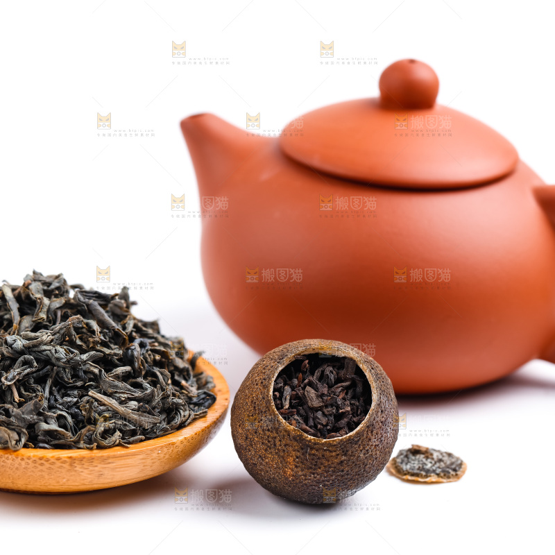 碟子里装着茶叶