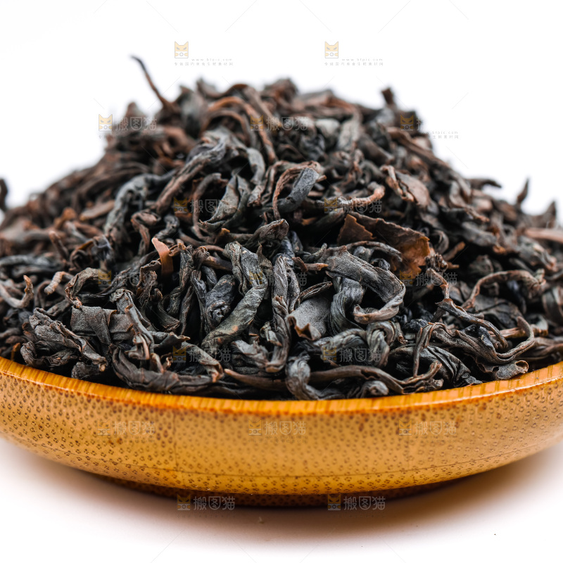 碟子里装着茶叶