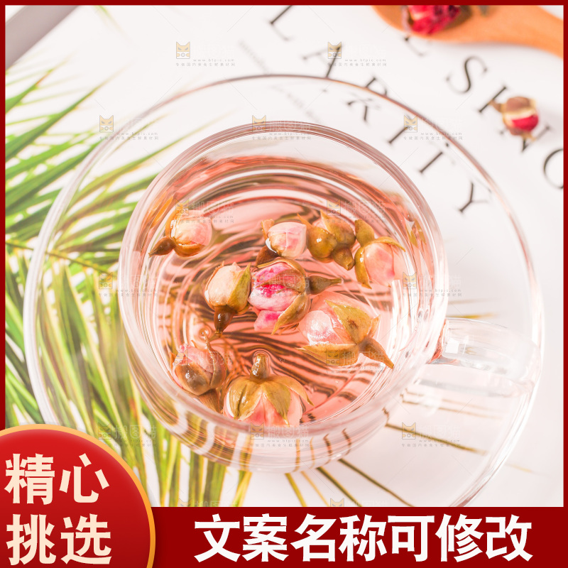 白底上放着一杯玫瑰花茶