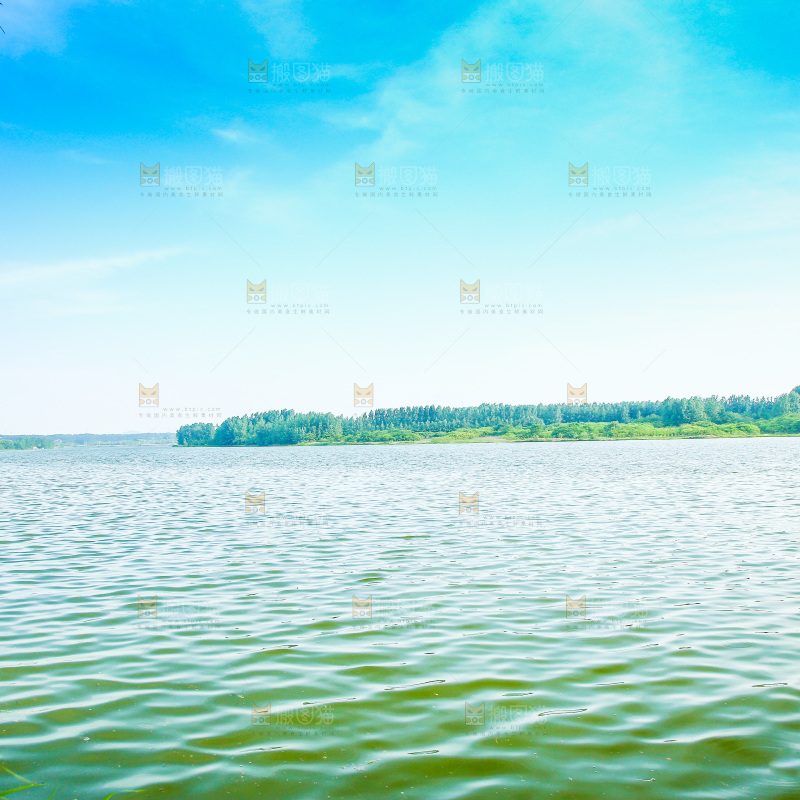 清澈的湖水