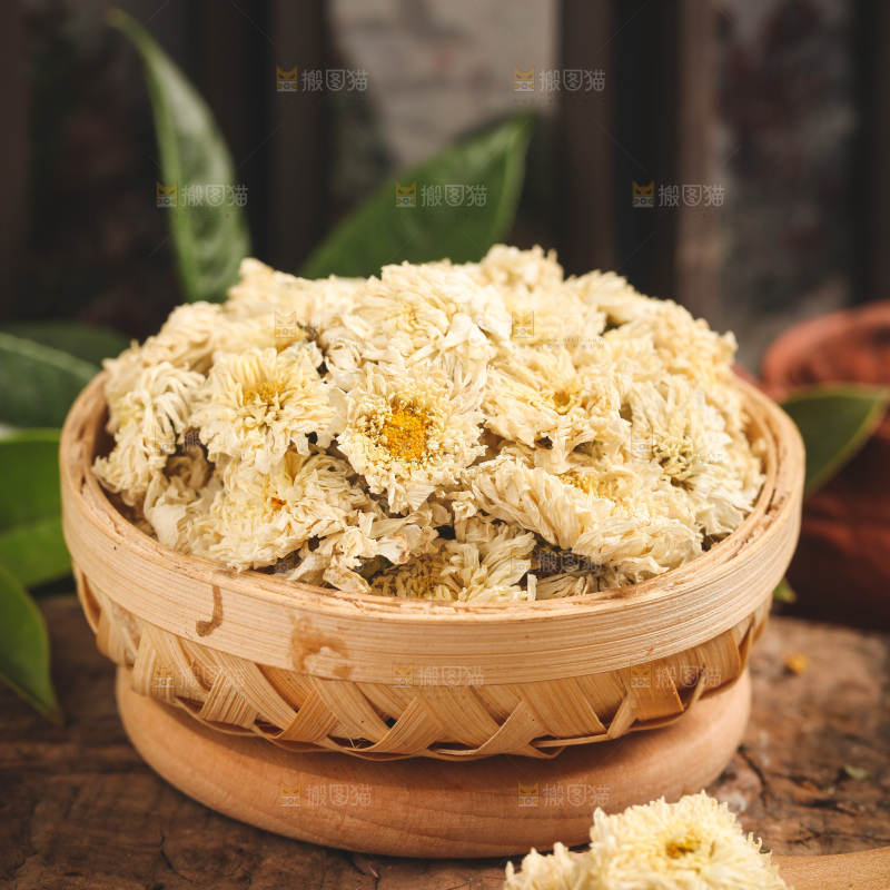 木底上放着杭白菊