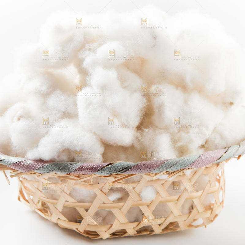 篮子里装着新疆棉花