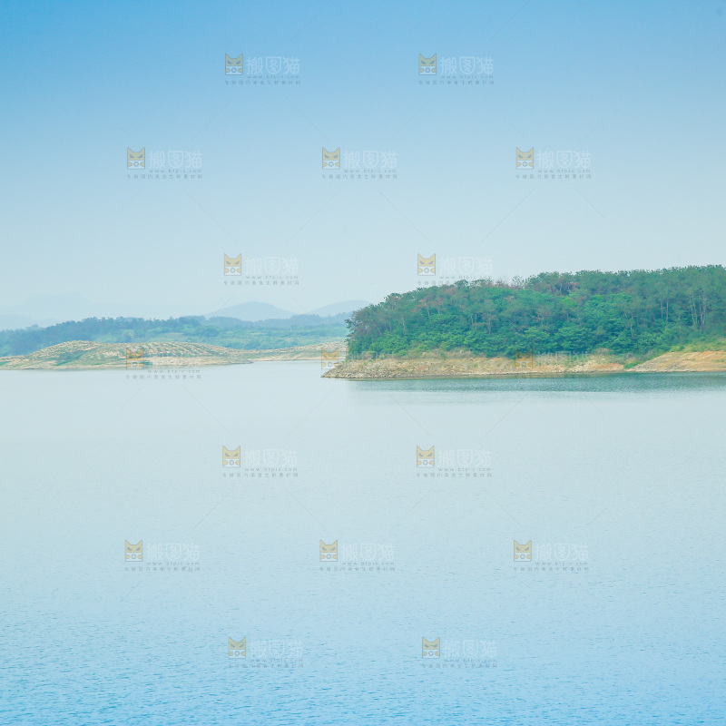 清澈的湖水