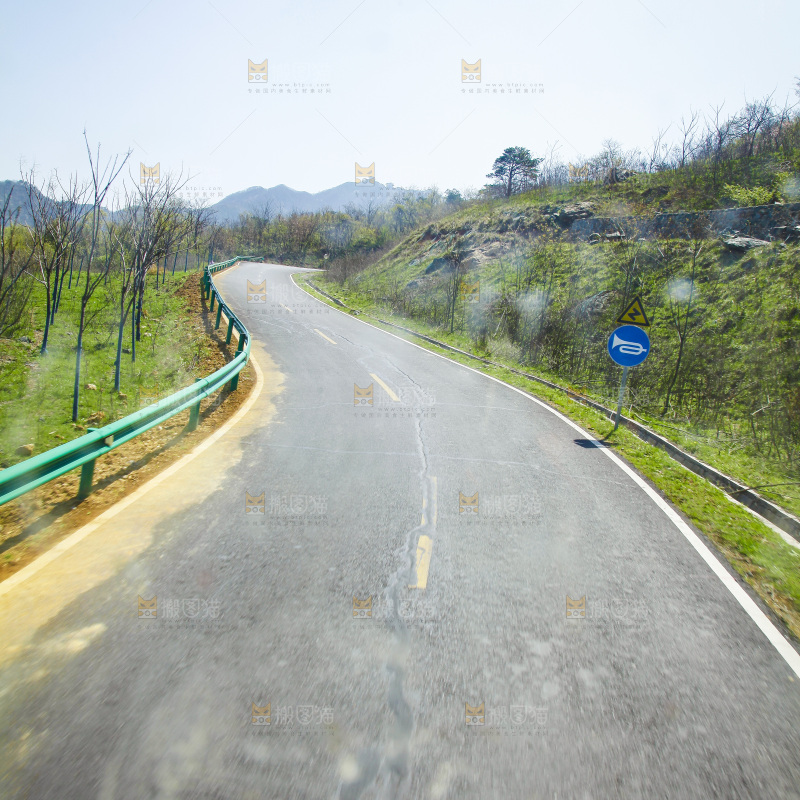 一条盘山公路