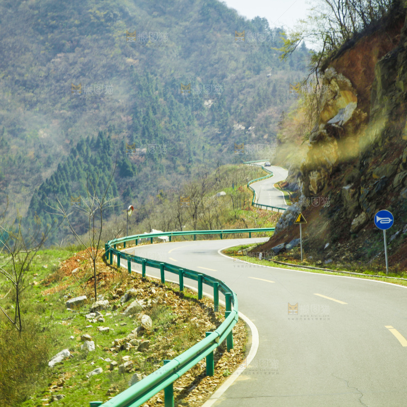 一条盘山公路