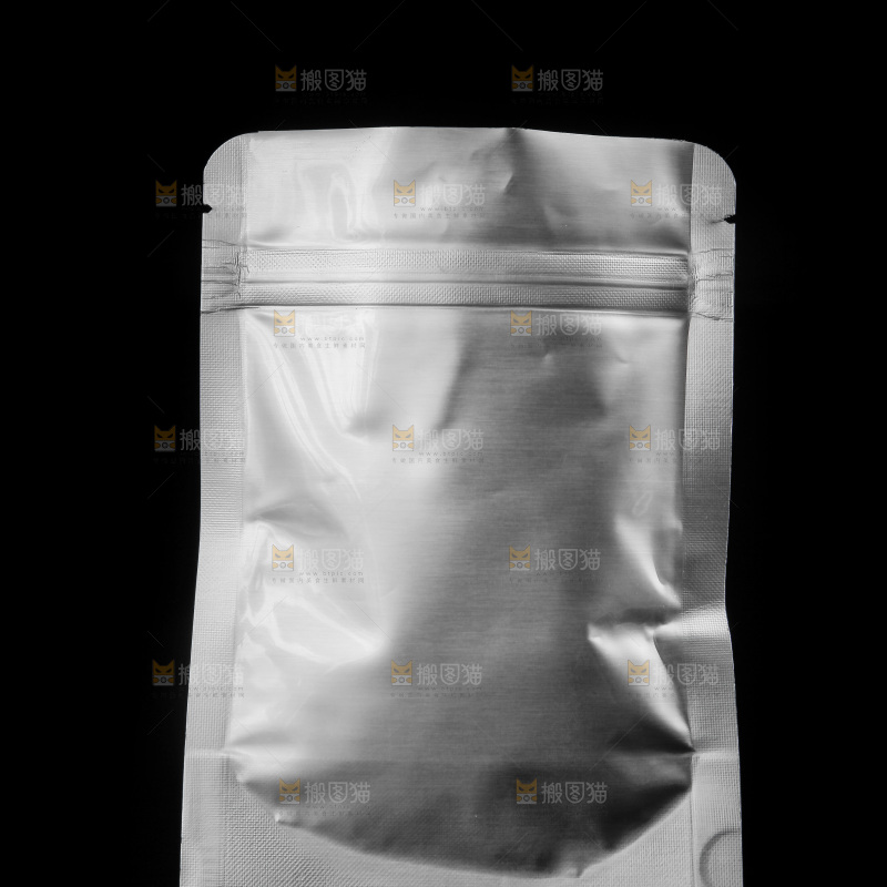 黑底上的铝箔袋