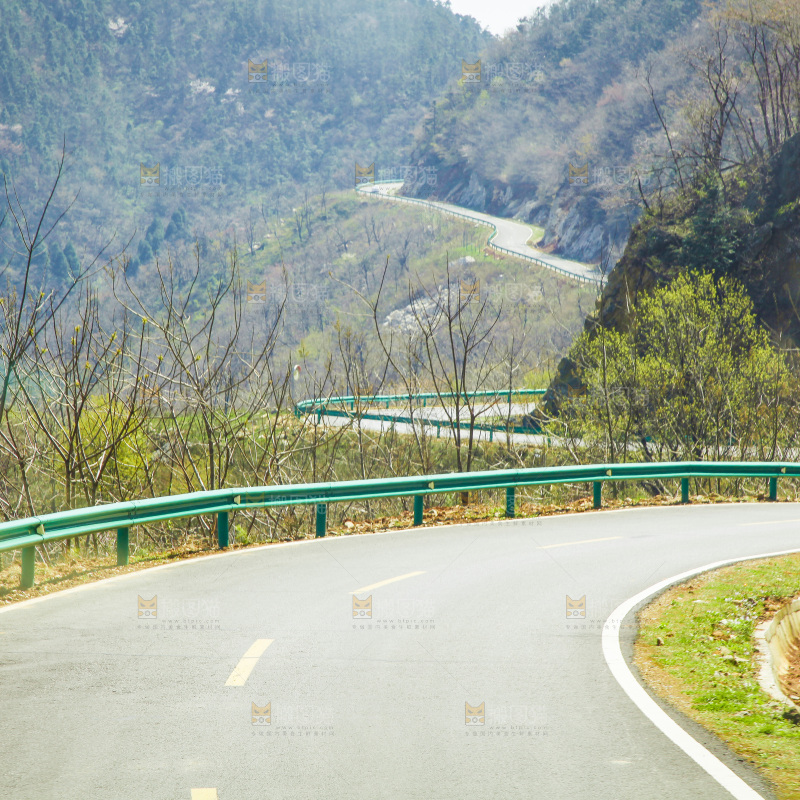一条盘山公路