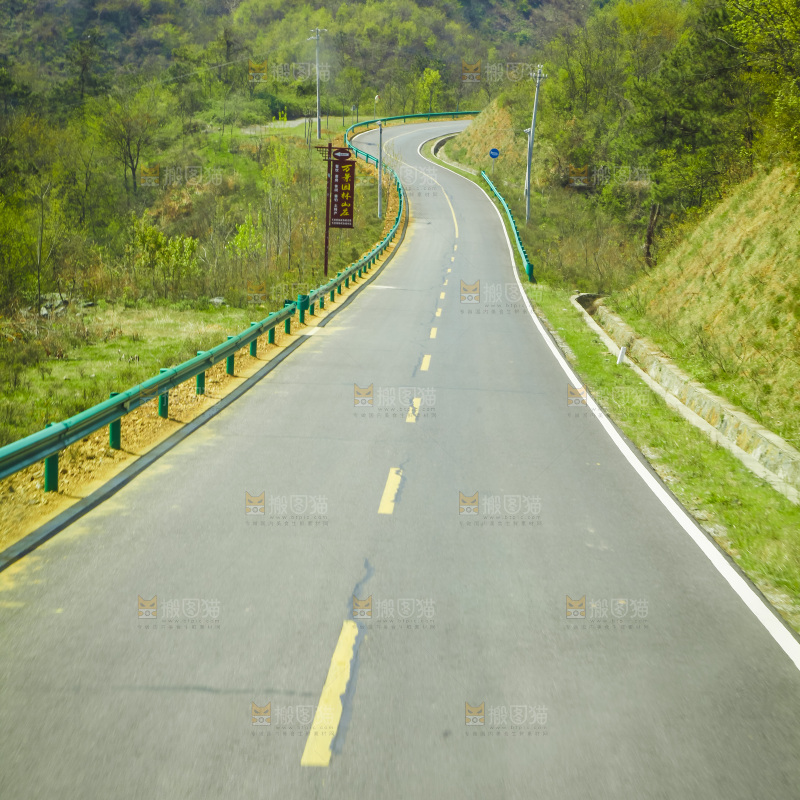 一条盘山公路