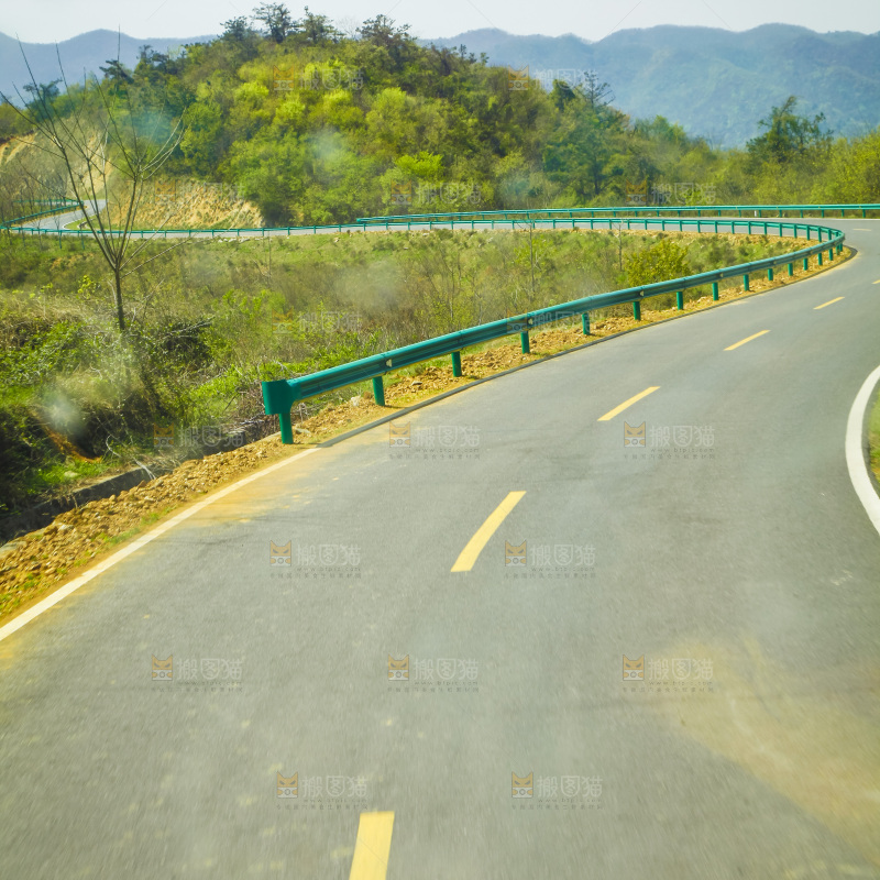 一条盘山公路