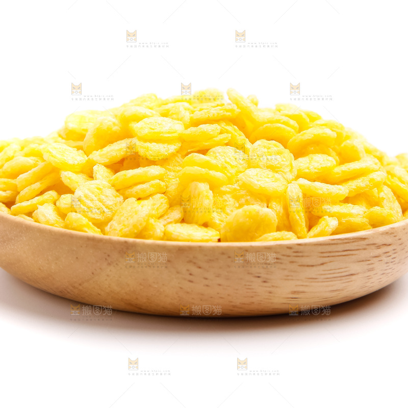 白底上放着玉米片