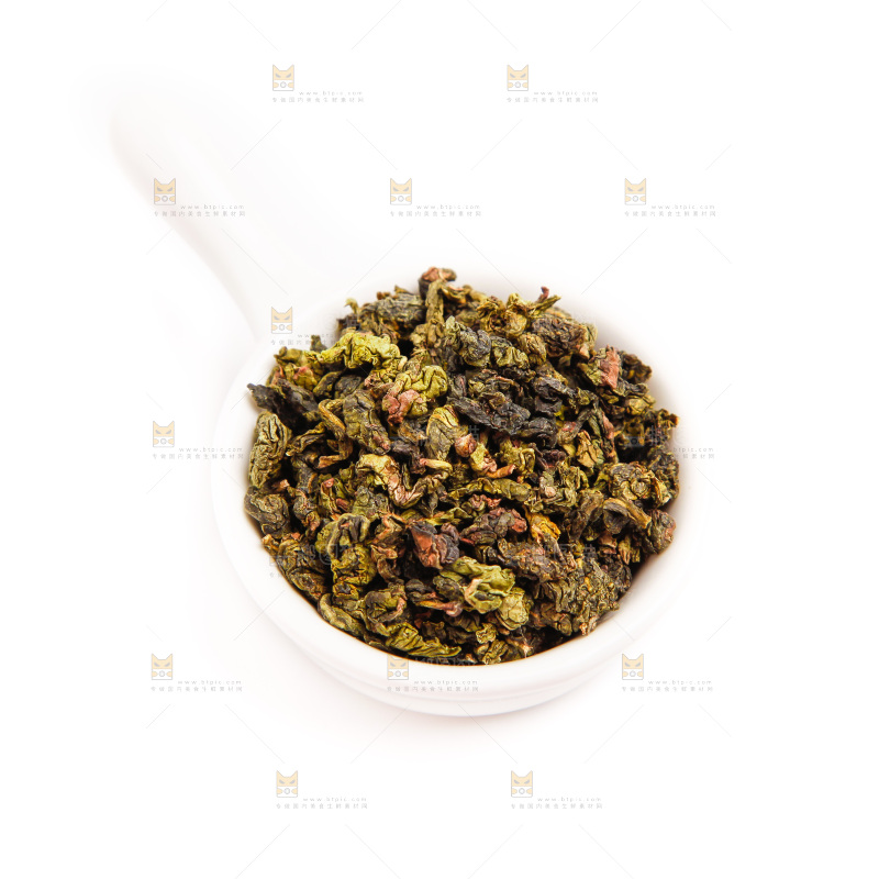 碟子里装着乌龙茶