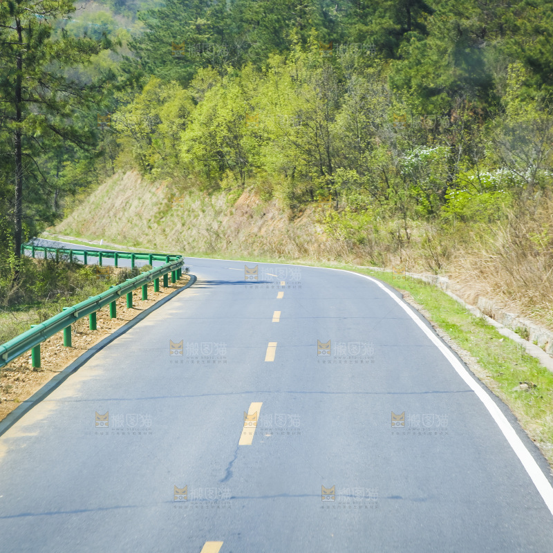 一条盘山公路