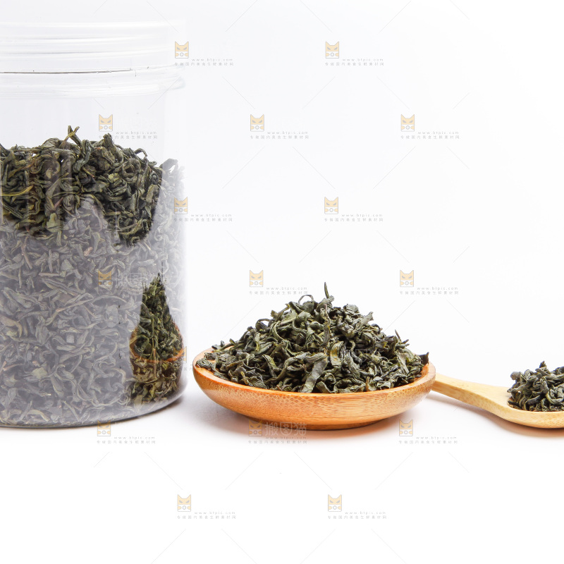 碟子里装着茶叶