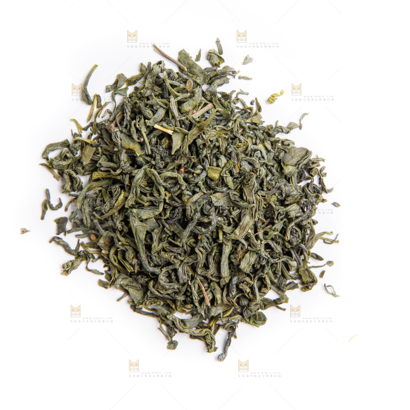 白底上摆放着绿茶