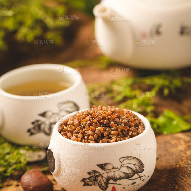 杯子里装着荞麦