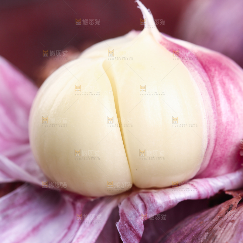 一个撕皮的三丫大蒜