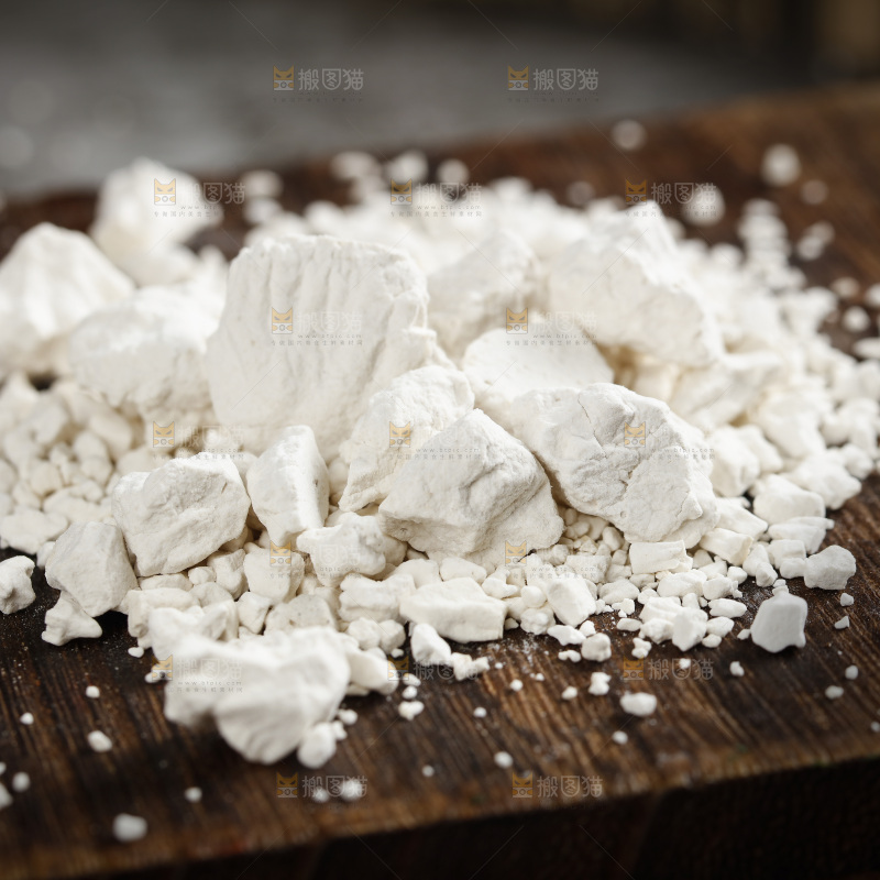 木底上放着一堆地瓜粉