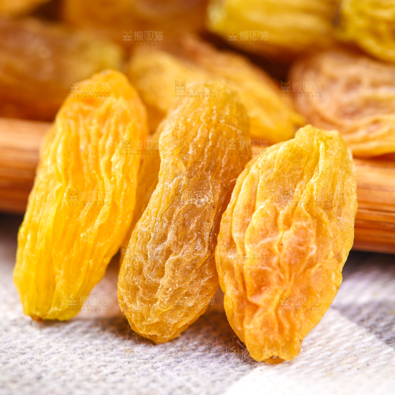 格子底上的黄葡萄干