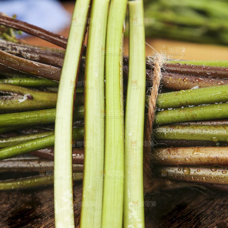 木底上放着贵州蕨菜