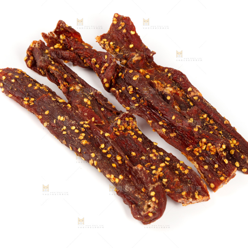 白底上放着牛肉干