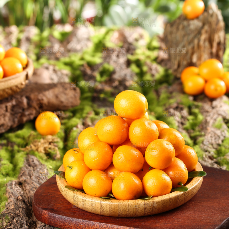 木板上放着一盘融安小金桔
