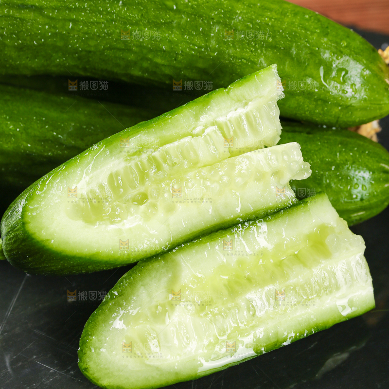 黑底上的黄瓜
