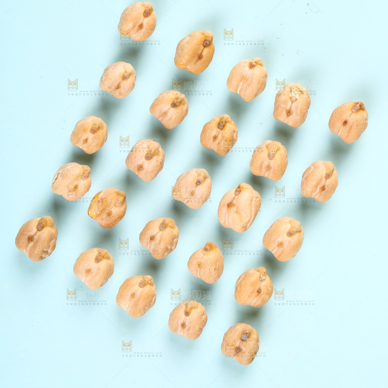 浅底上摆放着新疆鹰嘴豆