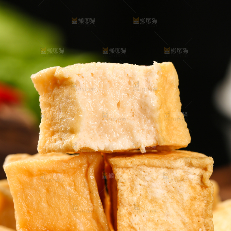 一堆火锅食材鱼豆腐