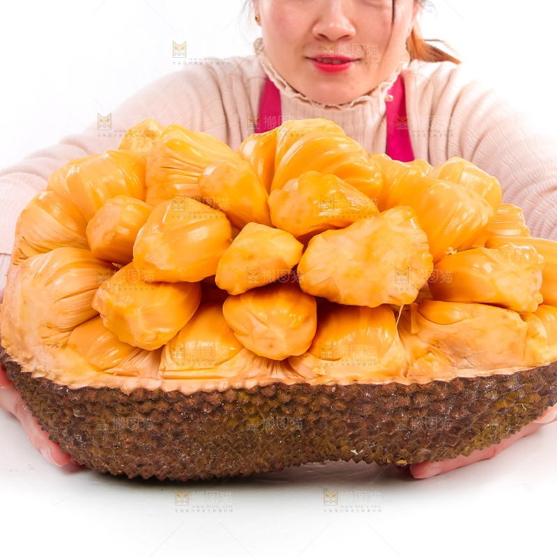 手里捧着泰国红肉菠萝蜜