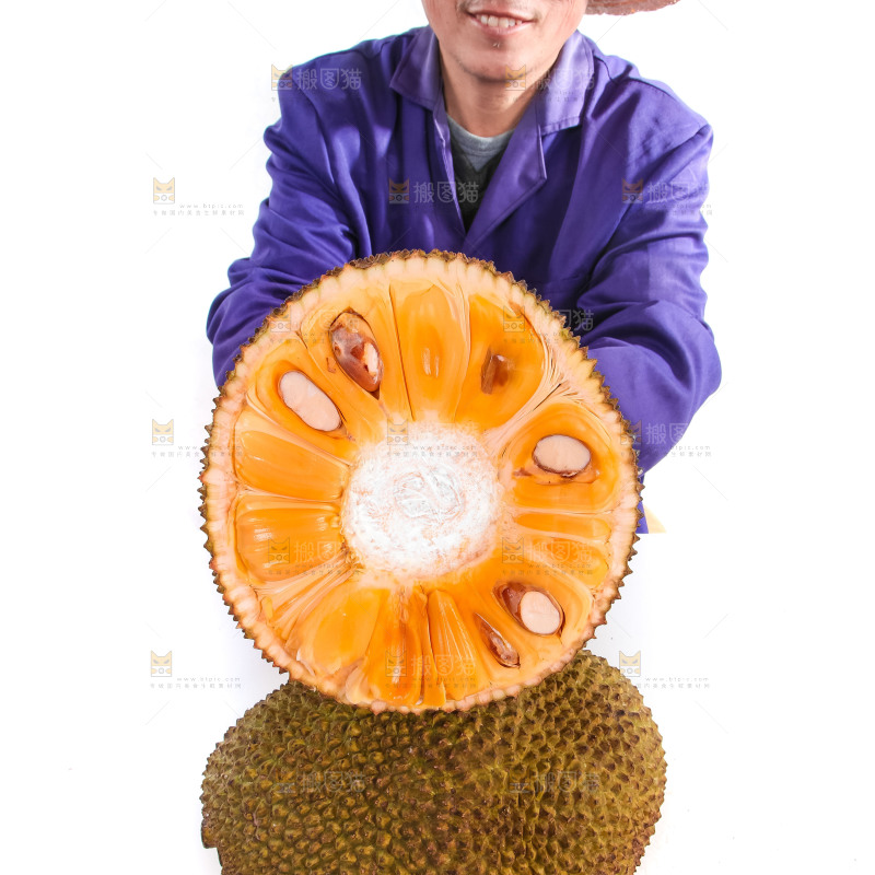 手里抱着半边泰国菠萝蜜