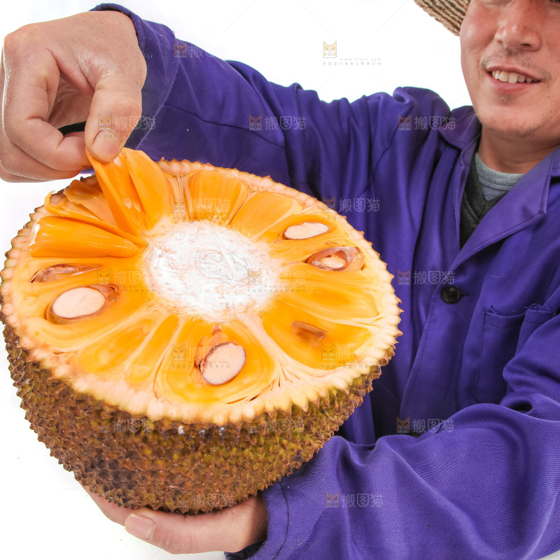 手里抱着半边泰国菠萝蜜