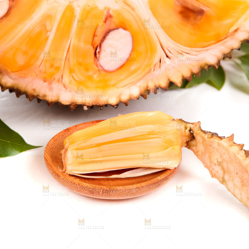 白底上放着红肉菠萝蜜