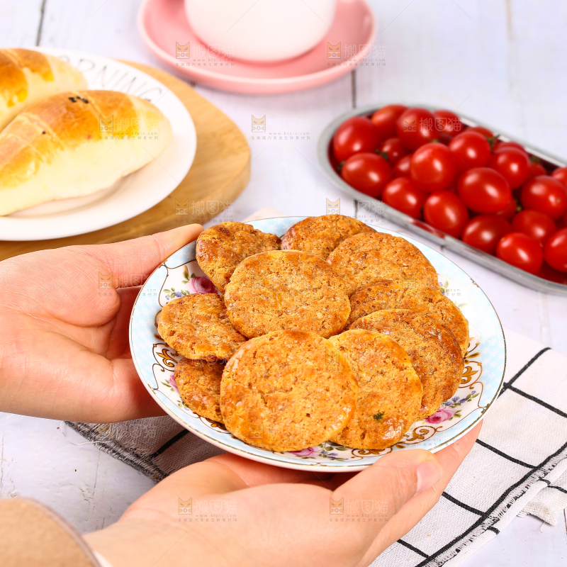 一盘广式鸡仔饼
