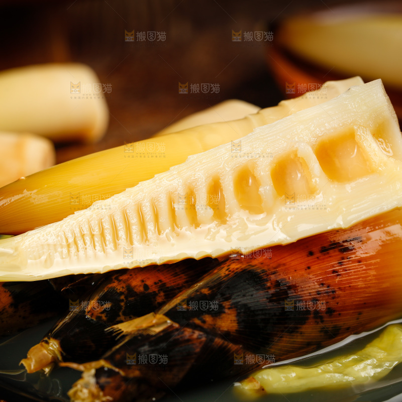 一盘泡椒手剥笋