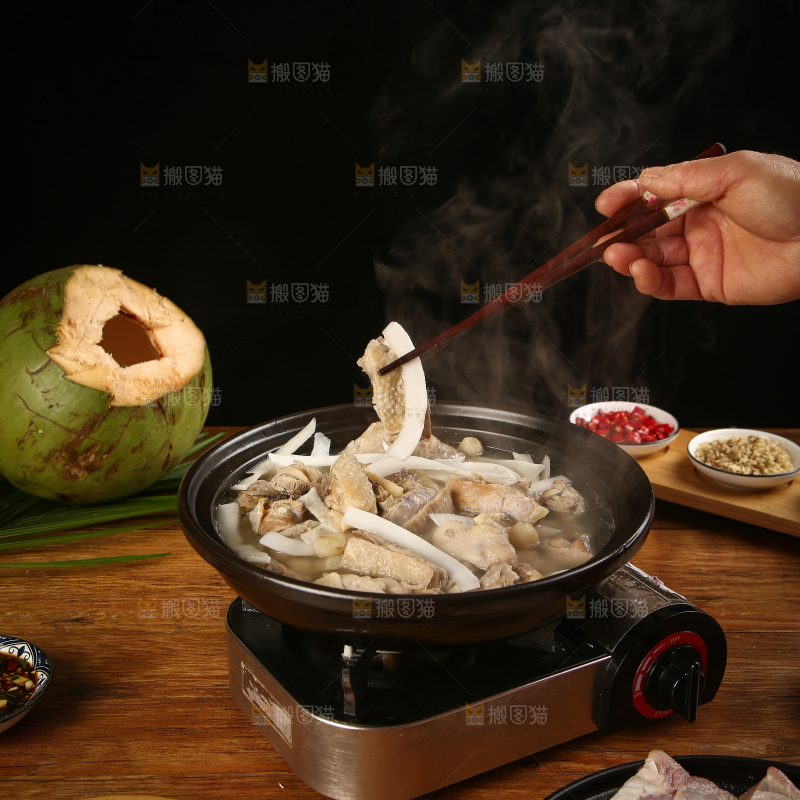 筷子上夹着椰子鸡