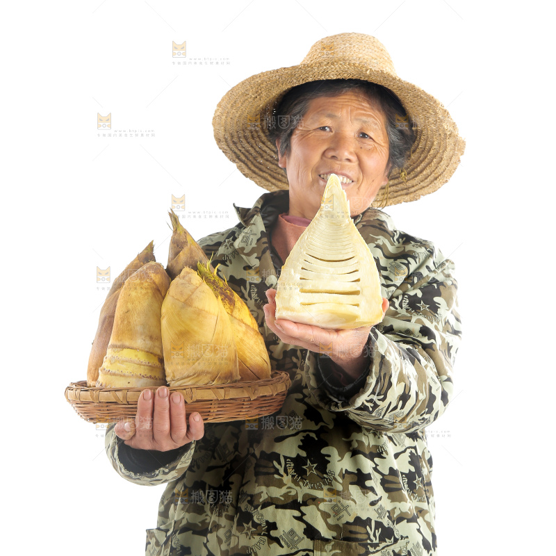 手里端着一篮黄泥春笋