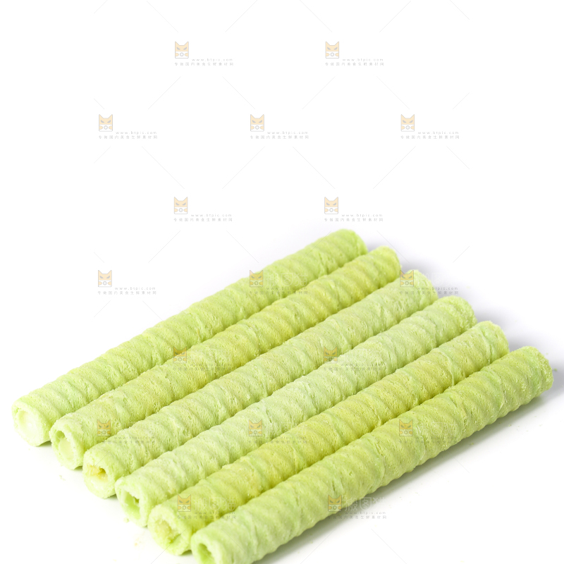 白底上摆放着抹茶卷
