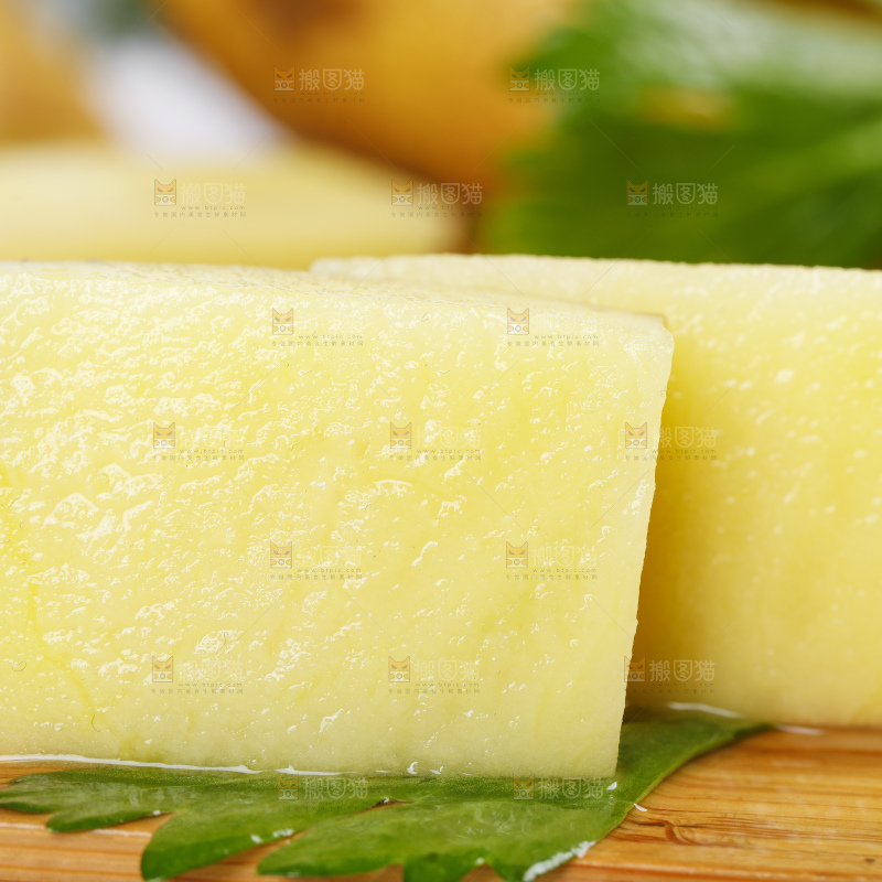 碟子里装着洋芋