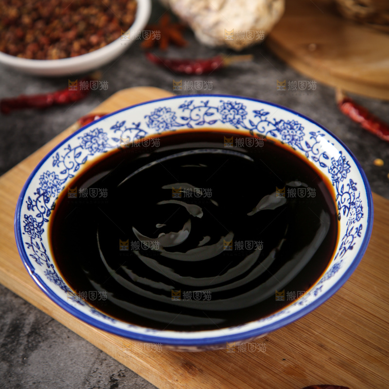 盘子里的蚝油