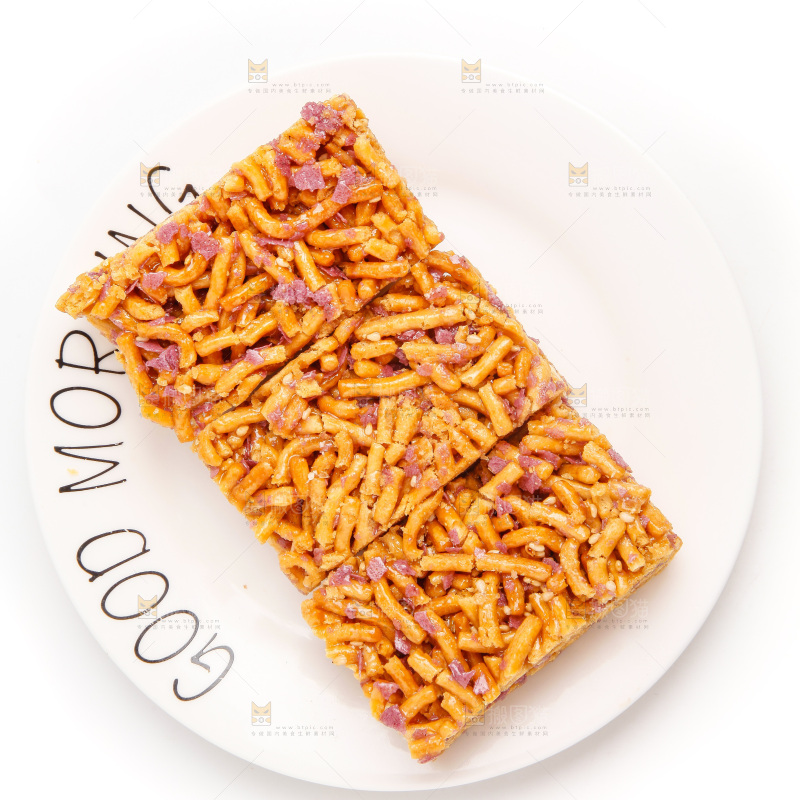 白底上放着沙琪玛