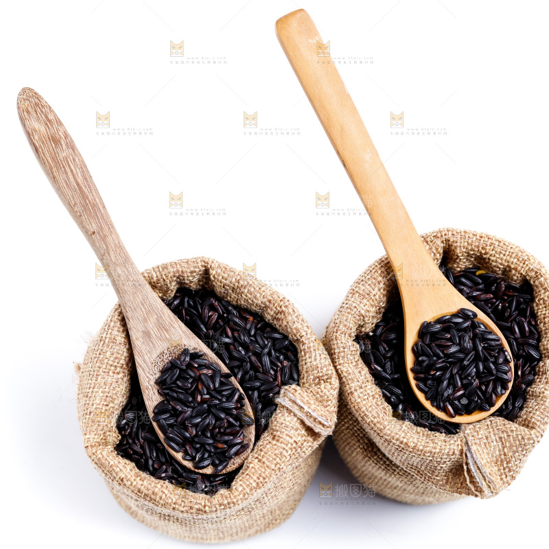 麻袋里装着东北黑米