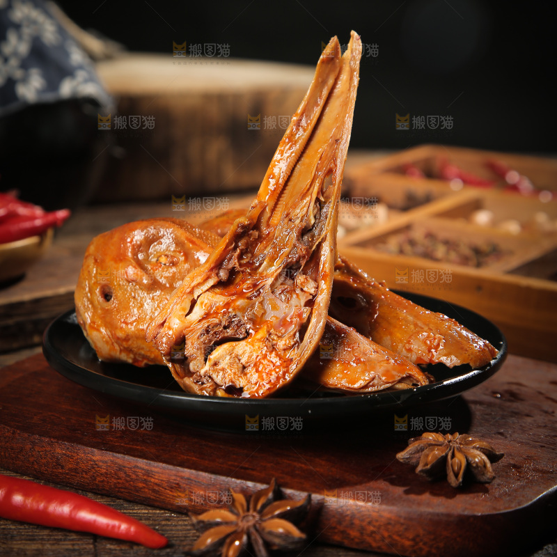 一盘卤鸭头
