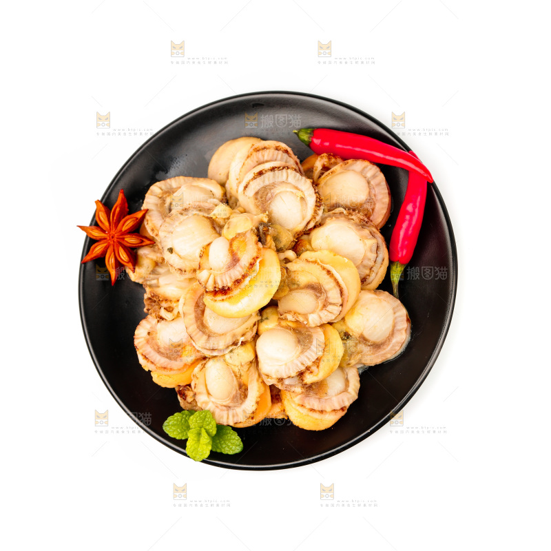 盘子里装着花蛤肉