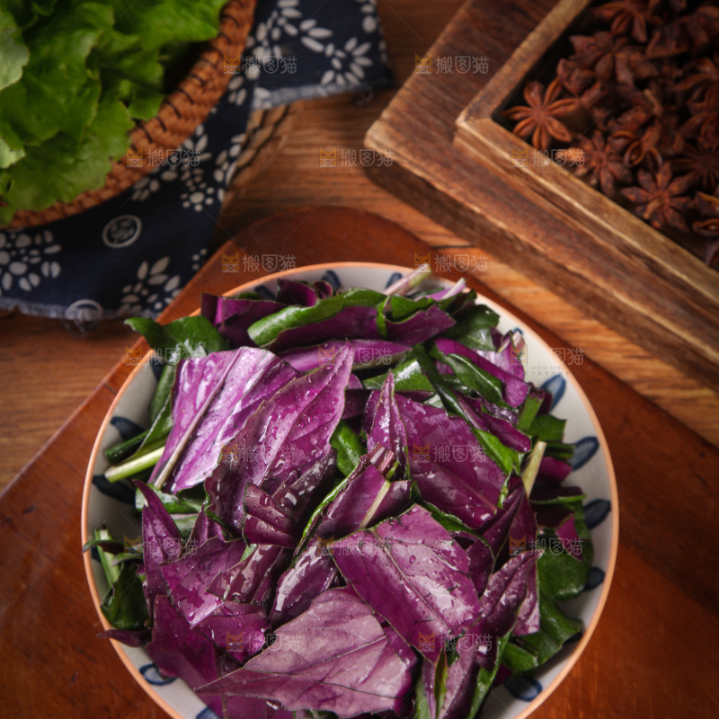 一盘紫背菜