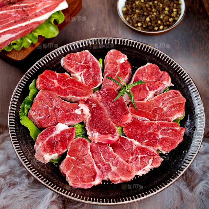 一盘切块的牛腱肉