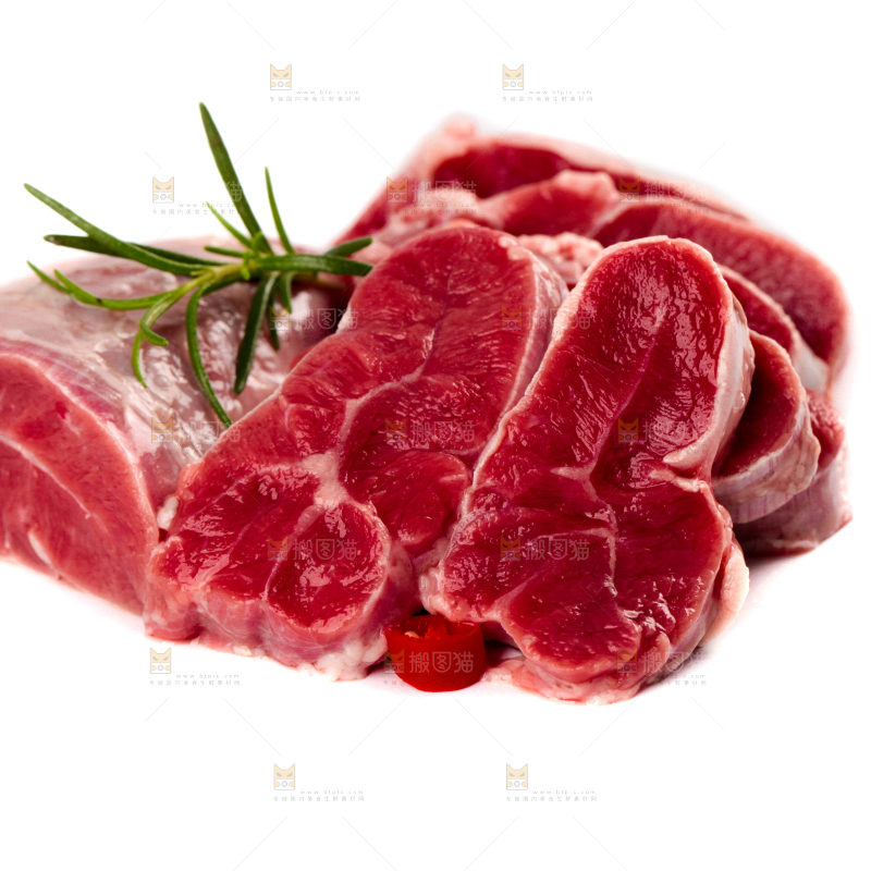 白底上放着新鲜牛腱子肉